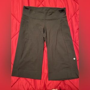 Lululemon clam digger shorts